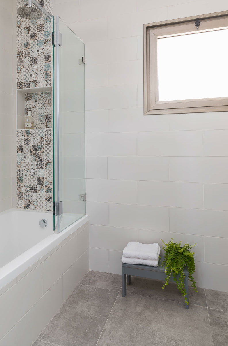 דירה ביהוד אמבטיה