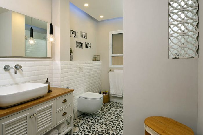 תכנון ועיצוב פנים חדרי אמבטיה ושירותים בדירה ביהוד 1